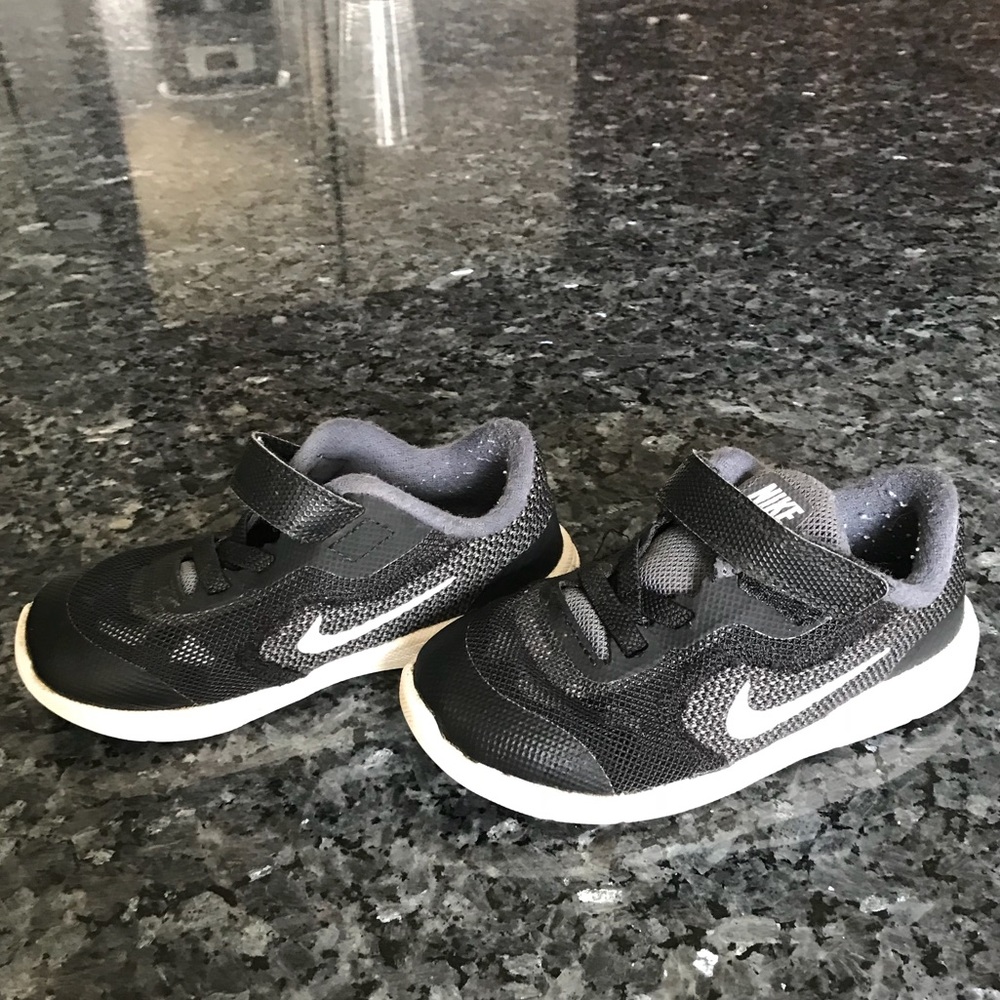 Size 8c toddler boys nikes